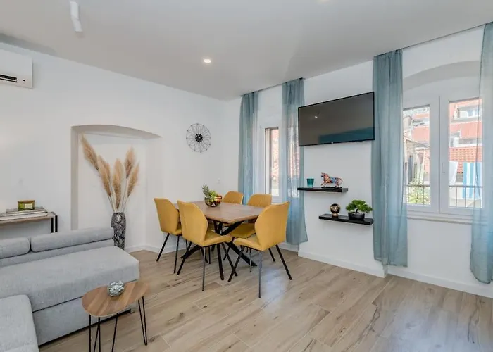 New Luxury Apartments In The Center Of Omis