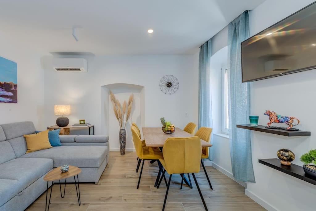 New Luxury In The Center Of Apartamento Omiš