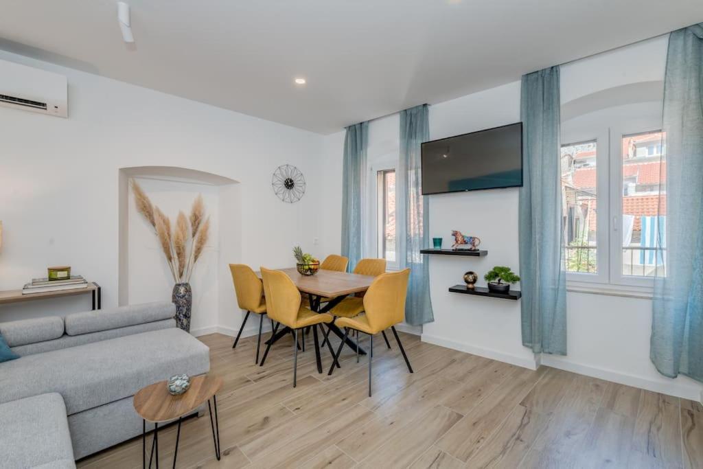 New Luxury In The Center Of *