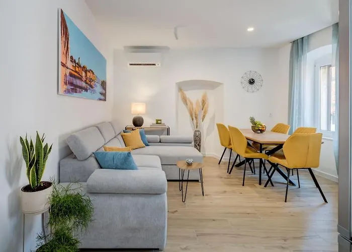 New Luxury Apartments In The Center Of Omis
