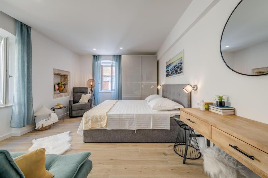Apartment New Luxury In The Center Of Omiš