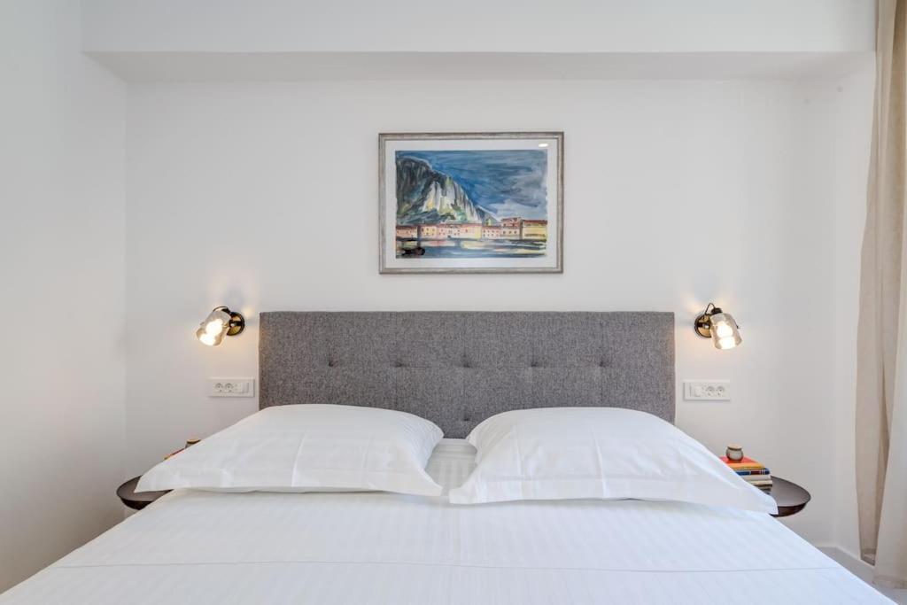 New Luxury In The Center Of